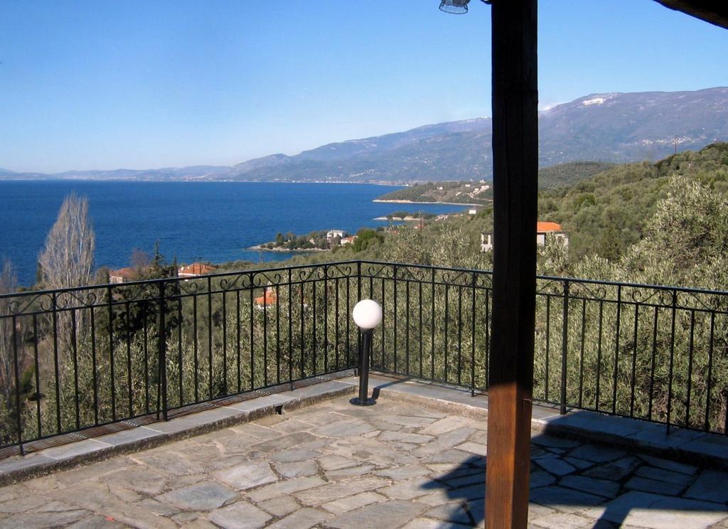 Tsorni Hill Cottage ليفوكاسترو الغرفة الصورة