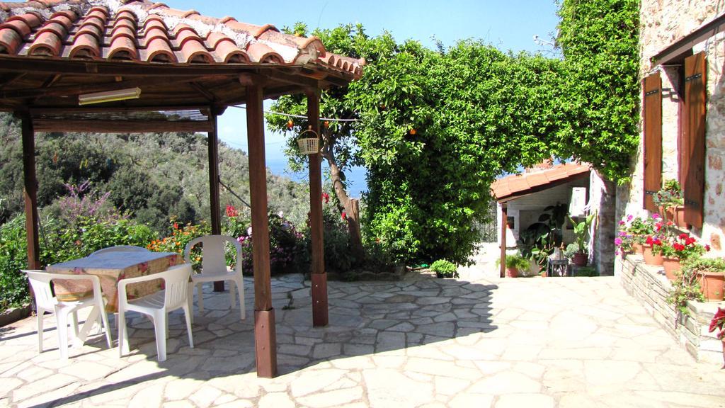 Tsorni Hill Cottage ليفوكاسترو المظهر الخارجي الصورة